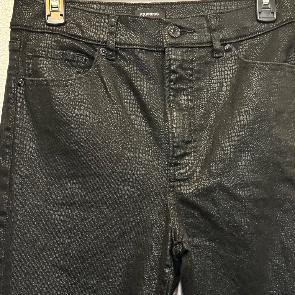 Express Black Faux Snakeskin Pattern Cropped High Rise Womens 8‎ Mom Jean - Picture 3 of 8